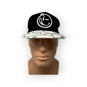 YUMS Snapback Cap Smiley Bubbles Black White Streetwear Hat